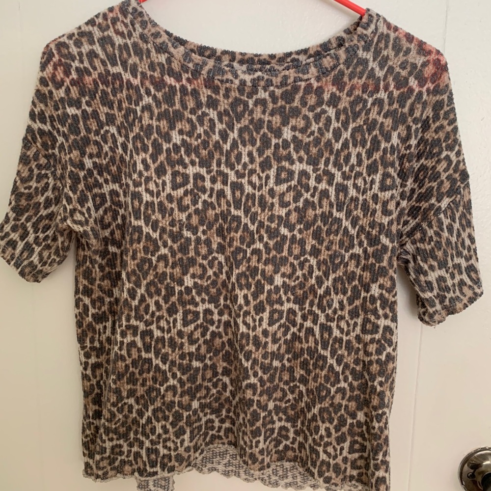 American Eagle cheetah print t-shirt